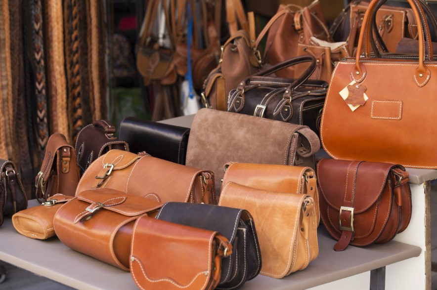 Why Invest In Quality Leather Handbags From Branded Stores?